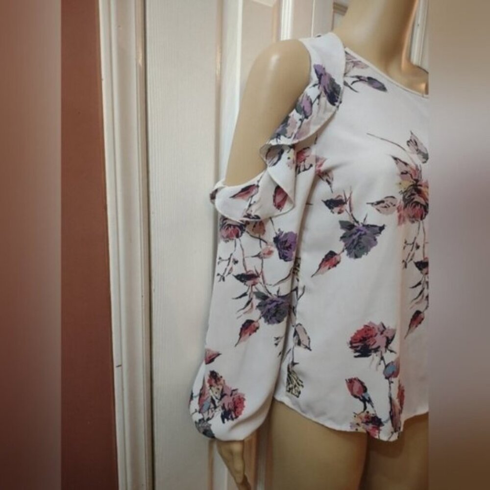 One clothing women's size small open shoulder floral blouse shirt top - Picture 3 of 7